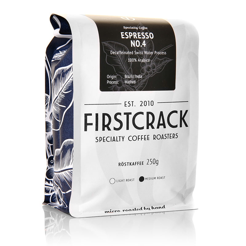 Silberne Produktverpackung FIRSTCRACK Espresso No. 4 Entkoffei 250g Bohnen